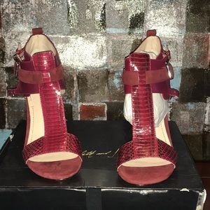 ELIZABETH AND JAMES E-CARRI SANDAL